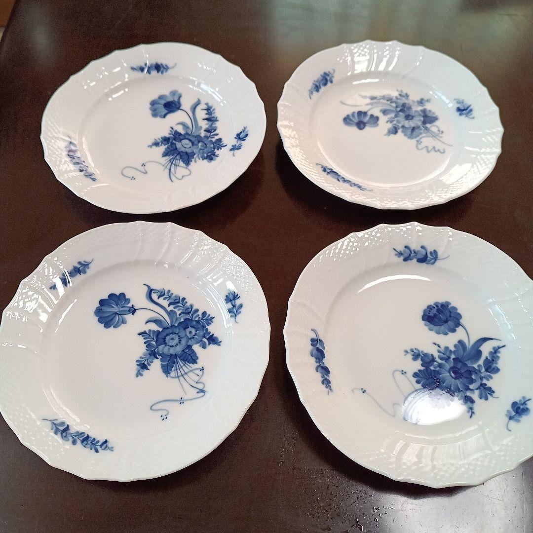 1970購入なのでレアで結構美品。ロイヤルコペンハーゲン 青い花柄皿 4枚セット ロイヤルコペンハーゲン / Royal Copenhagen ブルーフラワー プレート